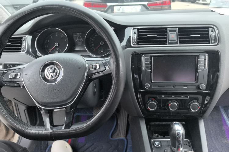 Used Volkswagen Sagitar 2018 280TSI DSG Ignite Edition Center Console