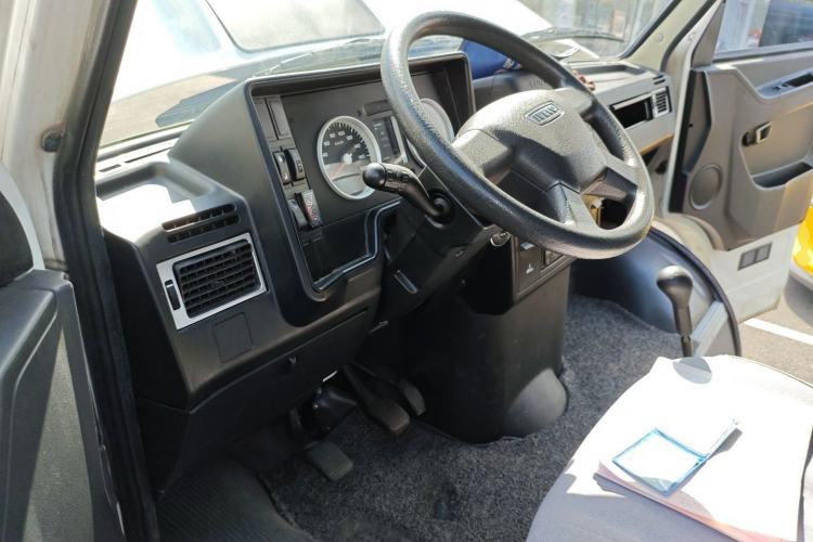 Used Iveco Daily 2020 2.8T A35 Passenger Van Single-Tire Mid-Roof Design 10–11 Seats China VI Standard
