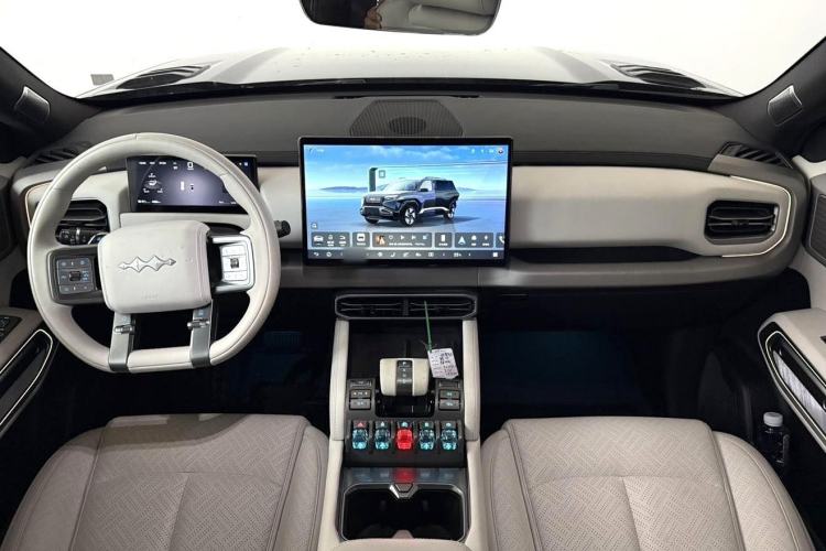 Used Formula Leopard Titanium 3 2025 501KM All-Wheel Drive Intelligent Driving Ultra Version Interior 4