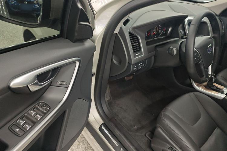 Used Volvo XC60 2017 T5 AWD Smart Upgrade Model
