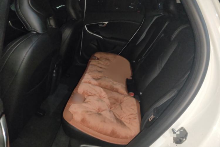 Used Volvo V40 2017 T3 Zhiya Edition Interior 4