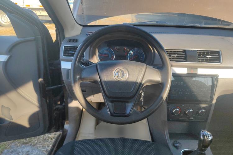 Used Dongfeng Fengon 360 2015 1.5L Manual Comfort 7-Seater China IV Standard
