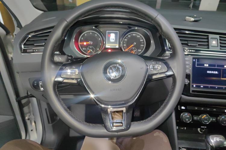 Used Volkswagen Tiguan L 2017 330TSI Automatic Two-Wheel Drive Comfort Edition