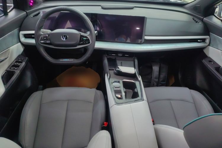 Used CHANGAN UNI-T 2023 Second-Generation 1.5T Prestige Model Center Console