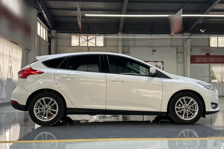 Used Ford Focus 2015 Hatchback EcoBoost 125 Automatic Supreme Style Edition