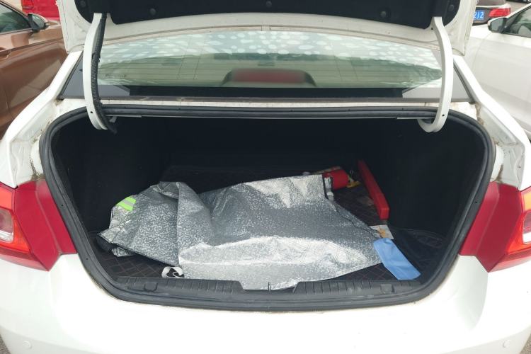 Used Chevrolet Cruze 2015 1.5L Classic SE MT Trunk