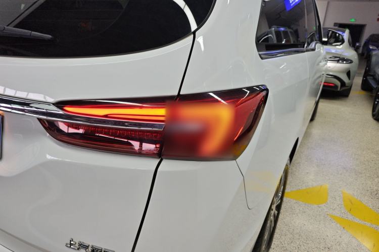 Used Buick GL8 2023 Land Executive Class Comfort Model
