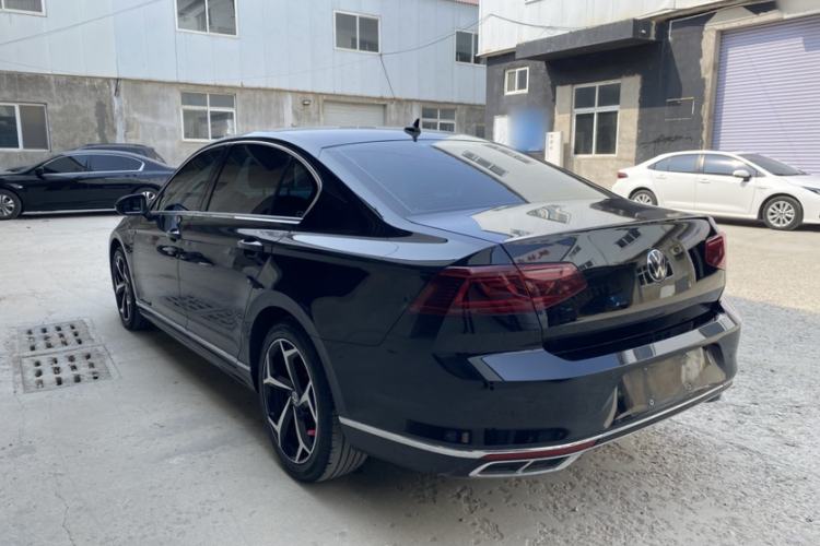 Used Volkswagen Magotan 2023 2 Million Units Limited Edition 330TSI DSG Leading Version Exterior 3