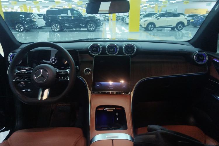 Used Mercedes-Benz GLC 2024 GLC 300 L 4MATIC Dynamic Edition 5-seater Center Console