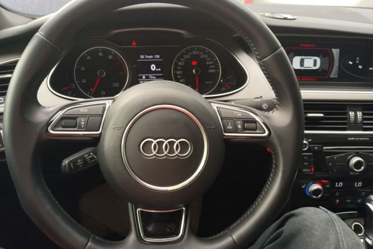 Used Audi A4L 2015 35 TFSI Automatic Comfort Model Steering Wheel