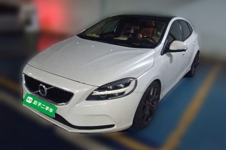 Used Volvo V40 2017 T3 Zhiyi Edition Guazi used car, China used car export, Used car for sale, Used cars, Cheapest cars for sale