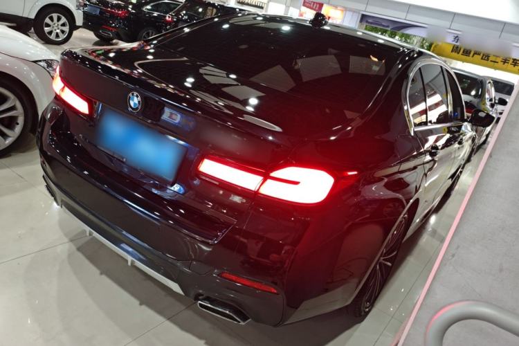 Used BMW 5 Series 2021 Facelifted 530Li Leading Edition M Sport Package
