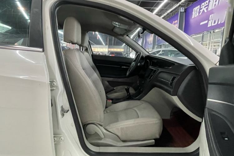Used BAIC Senova D50 2014 1.5L manual standard version Interior 7