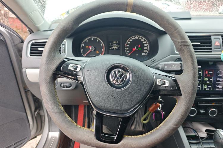 Used Volkswagen Sagitar 2014 Revised Version 1.6L Automatic Comfort Edition Steering Wheel