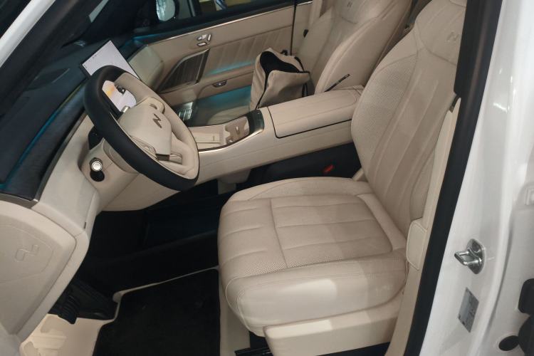 Used ONVO Luxeed L90 2025 Model—Max Six-Seater Version
