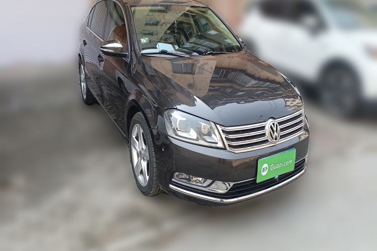 Used Volkswagen Magotan 2012 2.0 TSI Ultimate Edition Front Right 45 Deg