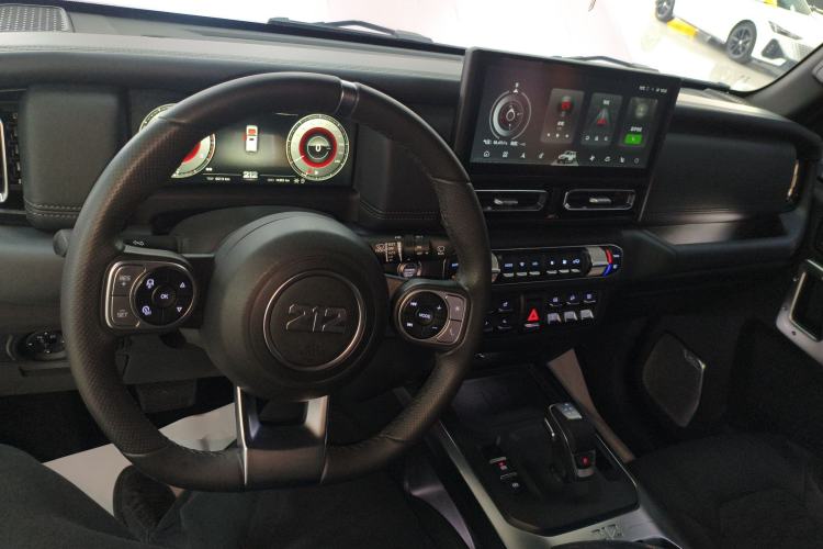 Used 212 T01 2024 2.0T Explorer