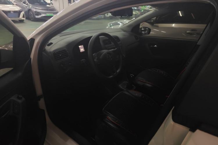 Used Volkswagen Polo 2016 1.4L Manual Fashion Model Driver Seat