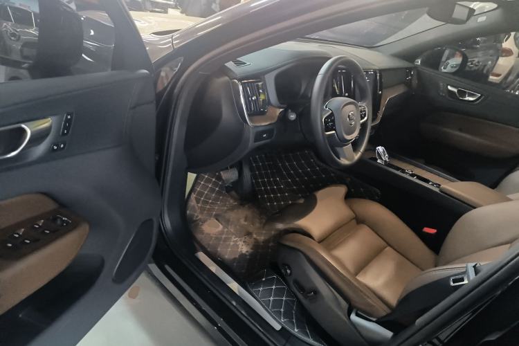 Used Volvo XC60 2025 B5 Four-Wheel Drive Smart & Advanced Luxury Edition