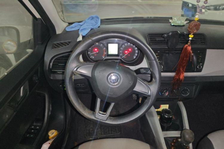 Used Skoda Fabia 2015 1.4L Manual Front-Wheel Drive Model Steering Wheel