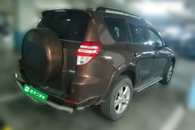 Used Toyota RAV4 2012 Luxurious 2.4L Automatic 4x4 with Stylish Features
