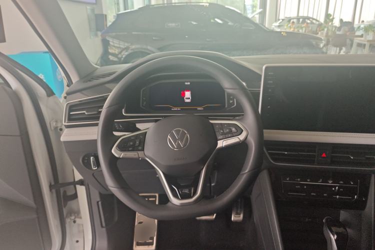 Used Volkswagen Tiguan L 2024 Outstanding Model 330TSI Automatic Two-Wheel Drive R-Line Dragon Glory Edition