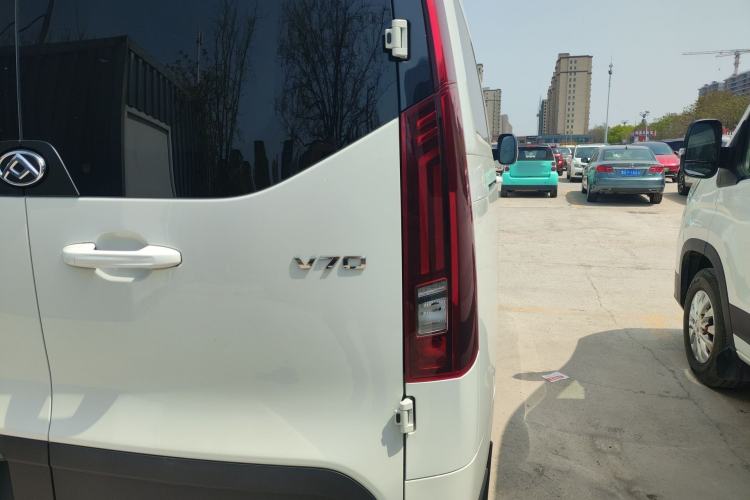 Used SAIC MAXUS Xintu V70 2025 2.0T Manual Long Wheelbase Mid-Height Luxury Version 9 Seats
