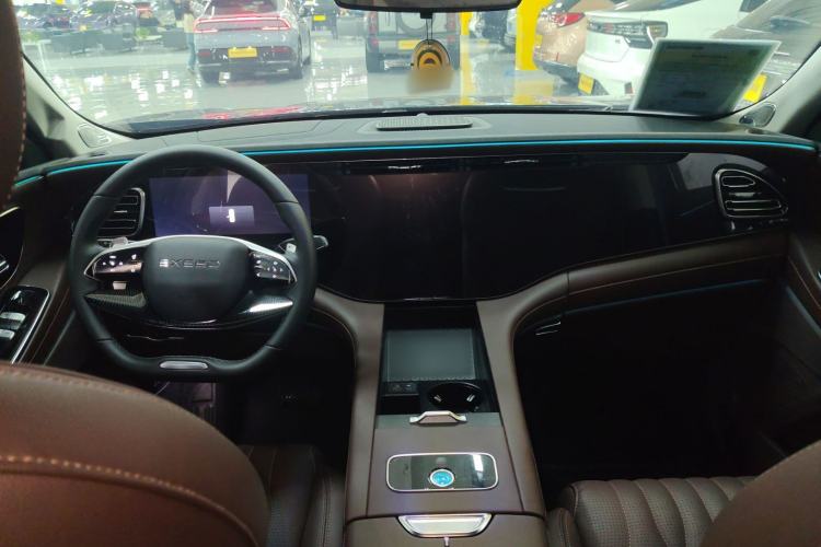 Used EXEED Lanyue 2023 400T Four-Wheel Drive Starry Edition 7-Seater Center Console