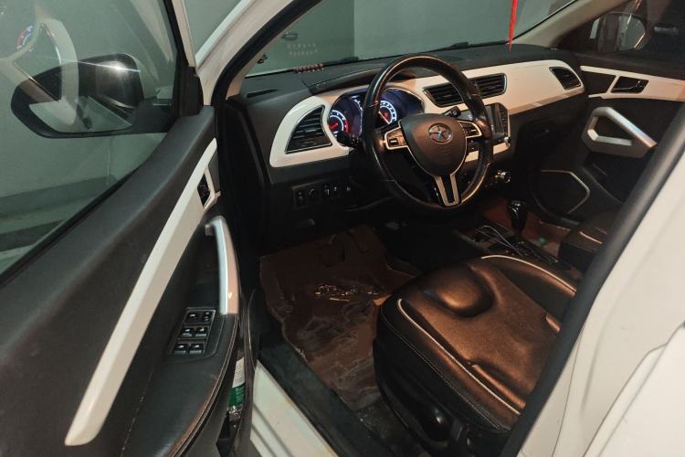 Used JAC Group Refine S2 2016 1.5L CVT Luxury Smart Version Two-Tone Edition
