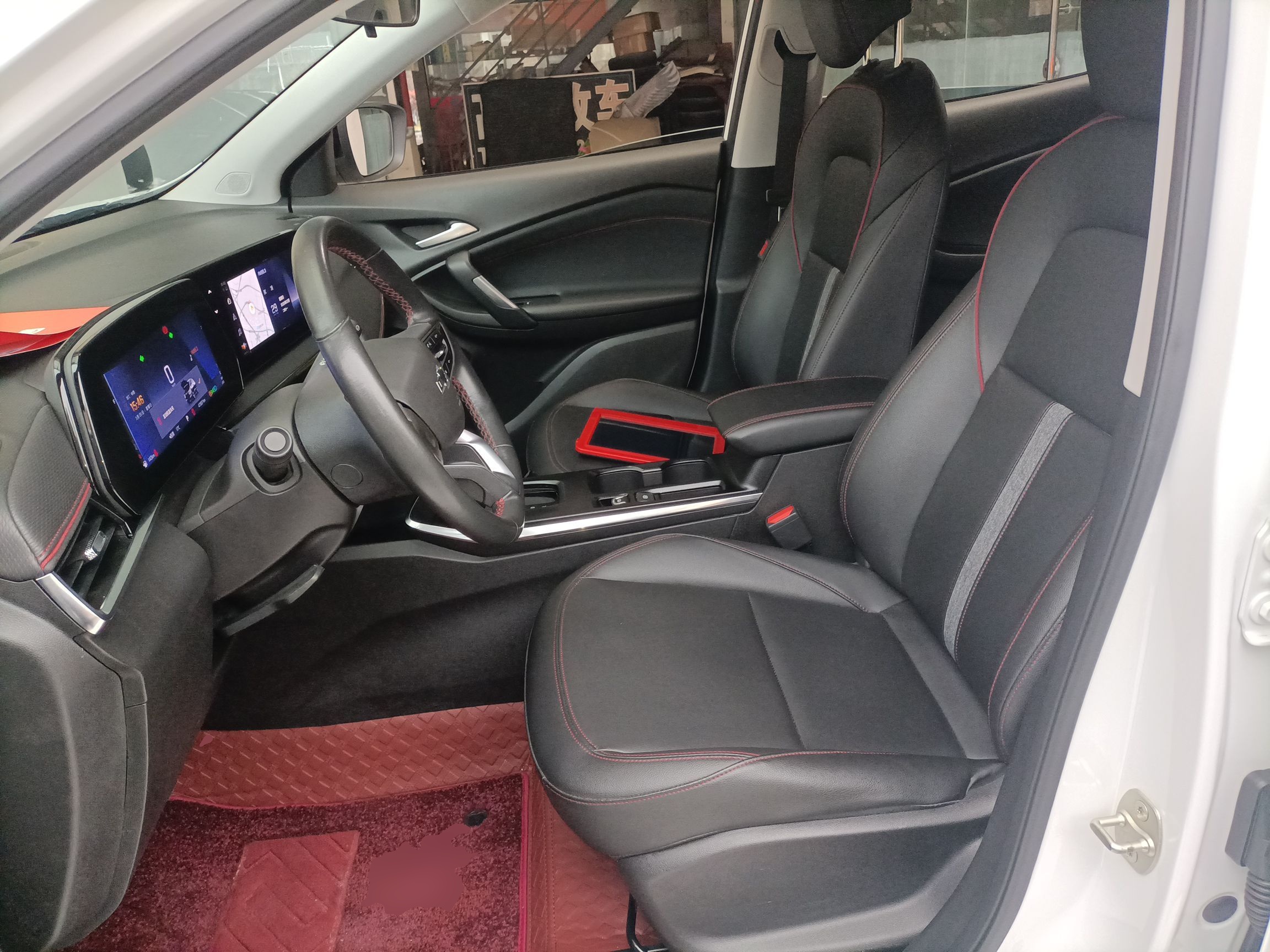 المقاعد الأمامية داخل السيارة