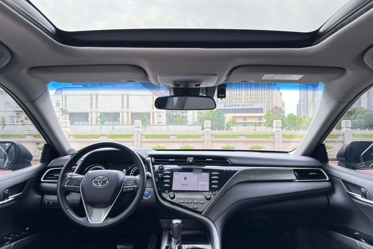 Used Toyota Camry 2018 Dual-Engine 2.5 HG Luxury Edition Interior 3