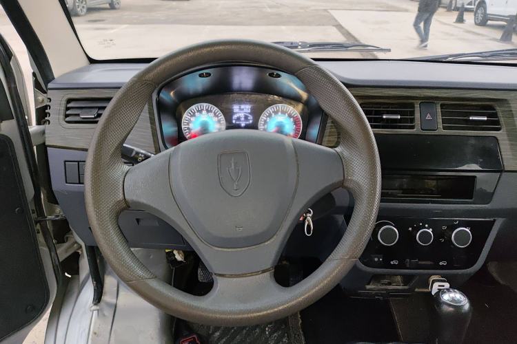 Used Jinbei Hiace X30 2020 1.5L Super-Comfortable Version China VI Standard SWC15M