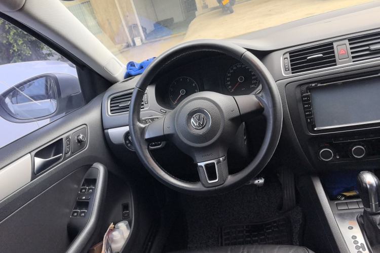 Used Volkswagen Sagitar 2014 1.6L Automatic Comfort Model Steering Wheel