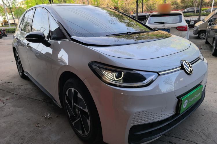 Used Volkswagen ID.3 2024 Pure & Smart Edition Front Right 45 Deg