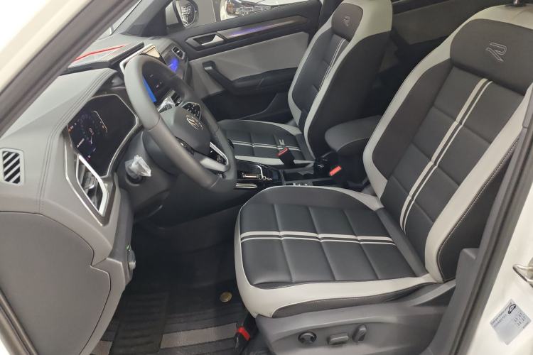 Used Volkswagen T-ROC 2024 300TSI DSG Two-Wheel-Drive Chen Guang Edition
