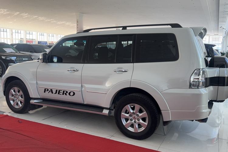 Used Mitsubishi Pajero  Exterior 3