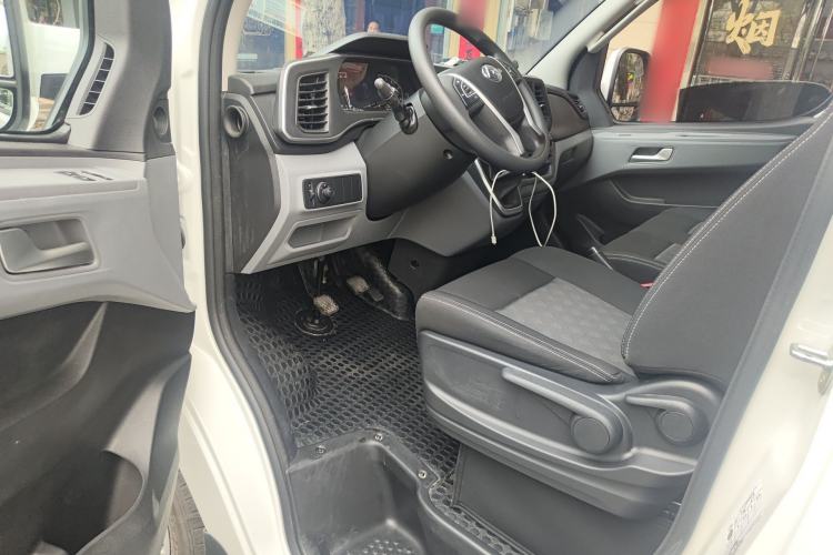 Used SAIC MAXUS Xintu V80 2025 PRO Aoyuntong 2.0T AMT Short Wheelbase Mid-Height 7/8/9-Seater Interior 3