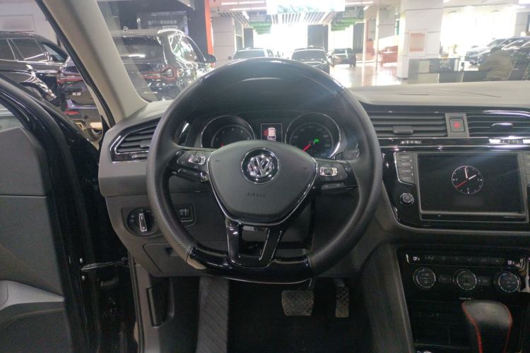 Used Volkswagen Tiguan L 2018 330TSI Automatic Two-Wheel Drive Luxury Edition
