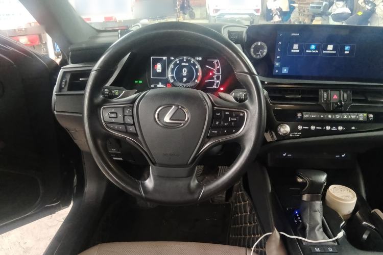 Used Lexus ES 2023 200 Excellence Edition
