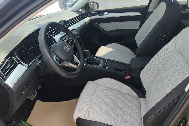 Used Volkswagen Magotan 2023 2 Million Units Commemorative Edition 330TSI DSG Luxury Version Left Front Seat