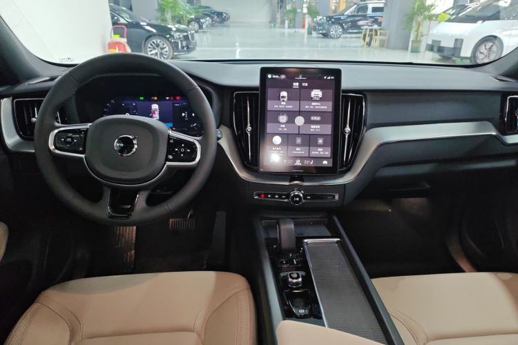 Used Volvo XC60 2026 B5 4x4 Smart Luxury Edition
