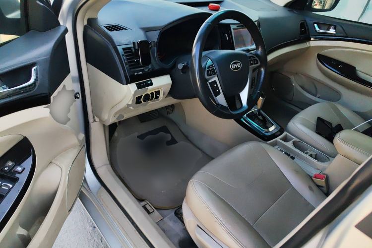 Used BYD Surui 2012 1.5TID Automatic Luxury Version Driver Seat