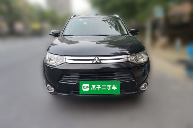 Used Mitsubishi Outlander 2014 2.4L 4x4 Deluxe Value Edition 5 Seats Front