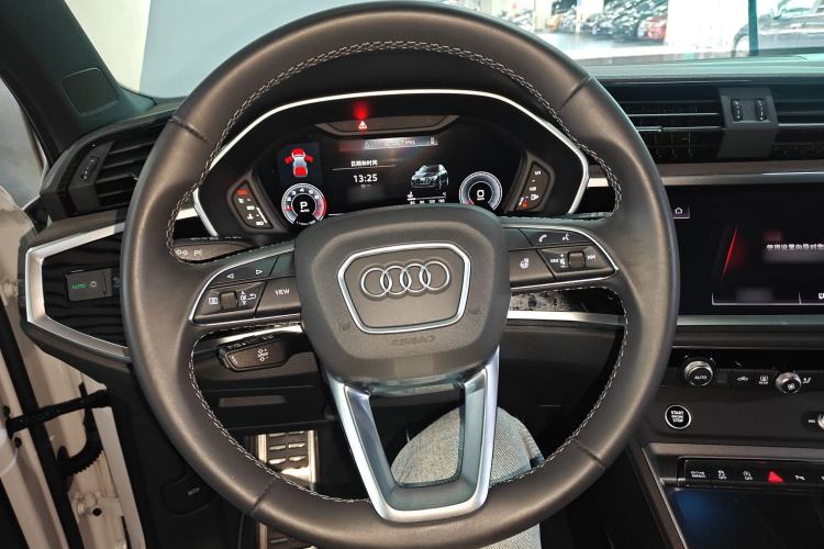 Used Audi Q3 2023 40 TFSI Fashion Dynamic Model Steering Wheel