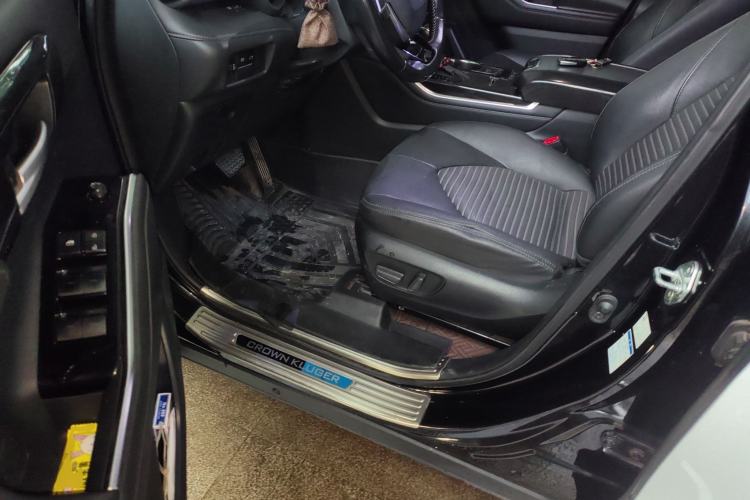 Used Toyota Crown Kluger 2021 2.5L HEV Four-Wheel Drive Luxury Edition Driver Seat