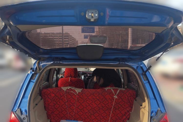 Used Nissan Livina 2010 Jingyue Edition 1.6L Manual All-Around Model Trunk