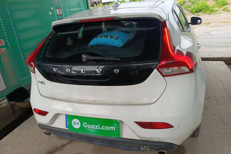 Used Volvo V40 2014 2.0T Zhiyi Version
