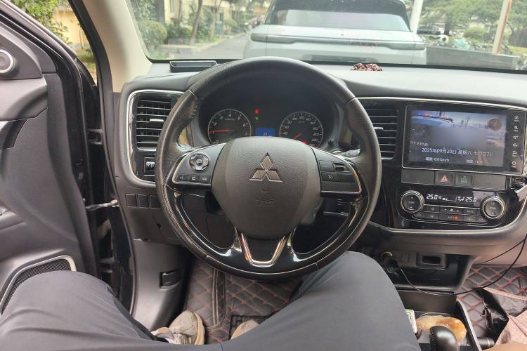 Used Mitsubishi Outlander 2017 2.0L Two-Wheel Drive Glory Edition 5 Seats