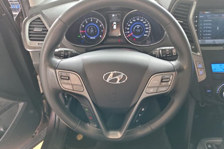 Used Hyundai Santa Fe 2013 2.4L Automatic Two-Wheel Drive Smart Version Steering Wheel