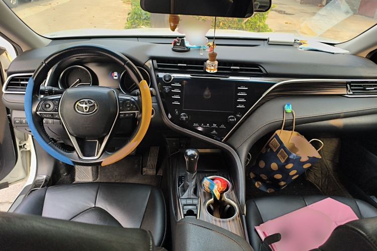 Used Toyota Camry 2018 2.5G Luxury Edition Center Console